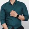 Men Regular Fit Solid Spread Collar Casual Shirt